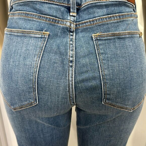 TOMMY HILFIGER TRIBECA STRAIGHT-LEG JEANS. LIGHT WASH. - Picture 4 of 11